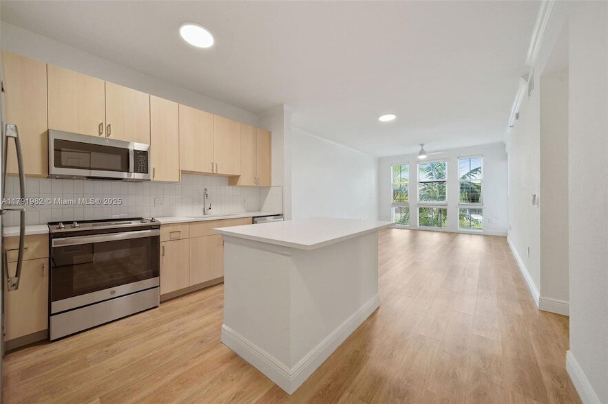 10170 SW 7th St, Unit 22-401 in Pembroke Pines, FL - Building Photo