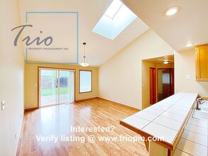 4220 Berrywood Dr in Eugene, OR - Foto de edificio - Building Photo
