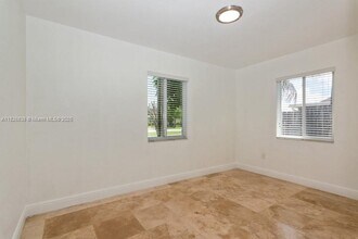 7400 SW 39th Terrace in Miami, FL - Foto de edificio - Building Photo