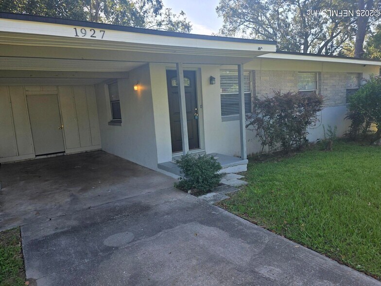 1927 Delaroche Dr E, Unit 414 in Jacksonville, FL - Building Photo