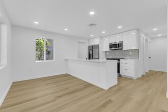 1170 NW 59th St in Miami, FL - Foto de edificio - Building Photo