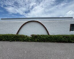 1405 Curlew Ave in Naples, FL - Building Photo