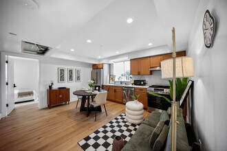 1223 W 37th Dr in Los Angeles, CA - Building Photo - Building Photo