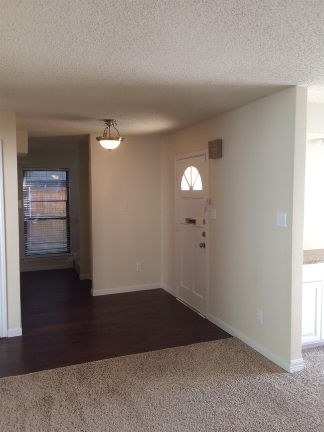 5040 Thunder Rd in Dallas, TX - Building Photo - Building Photo