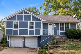 902 Ridge Dr in Belton, MO - Building Photo