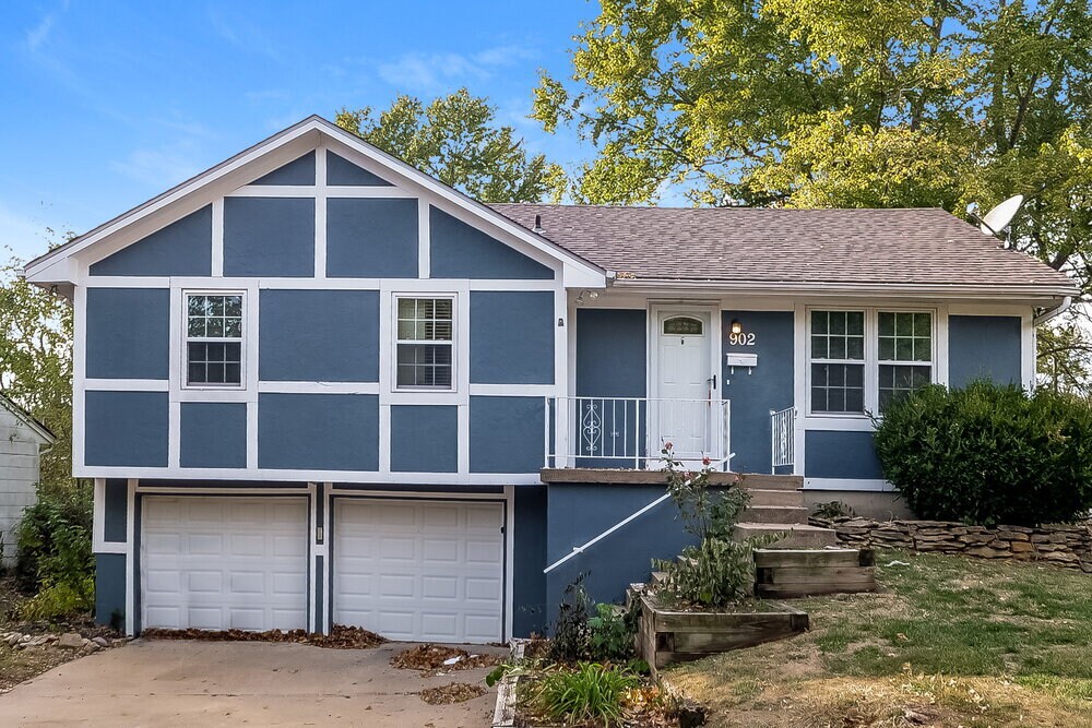 902 Ridge Dr in Belton, MO - Building Photo