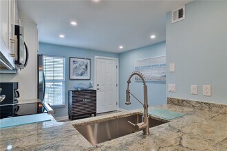 3801 S Atlantic Ave in New Smyrna Beach, FL - Foto de edificio - Building Photo