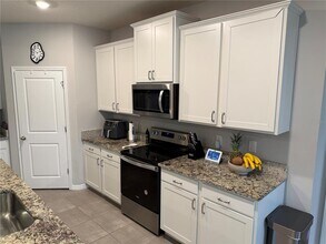 10437 Laxer Cay Loop in San Antonio, FL - Building Photo - Building Photo