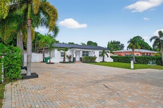465 NW 153rd St in Miami, FL - Building Photo - Building Photo