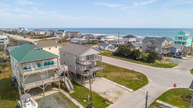 8702 3rd Ave in North Topsail Beach, NC - Building Photo - Building Photo