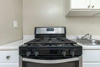 3864 W Girard Ave, Unit 2nd Floor - B1-B2 in Philadelphia, PA - Building Photo - Building Photo