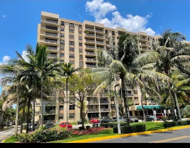 1470 NE 123rd St in North Miami, FL - Building Photo - Building Photo