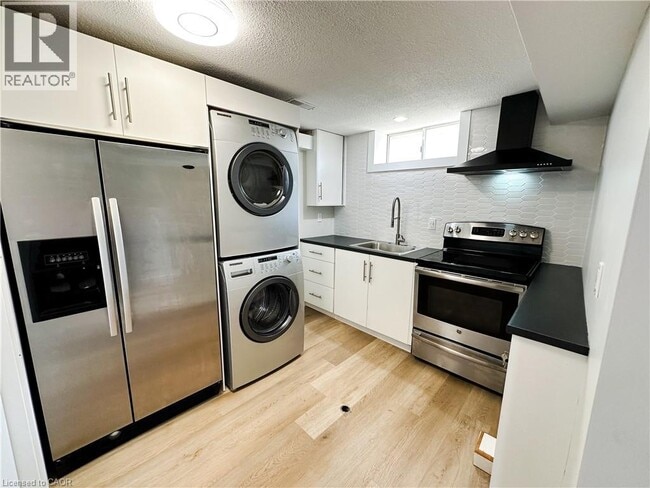 19 Elm Ridge Dr in Kitchener, ON - Building Photo - Building Photo