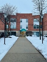 3255 Kirchoff Rd in Rolling Meadows, IL - Building Photo