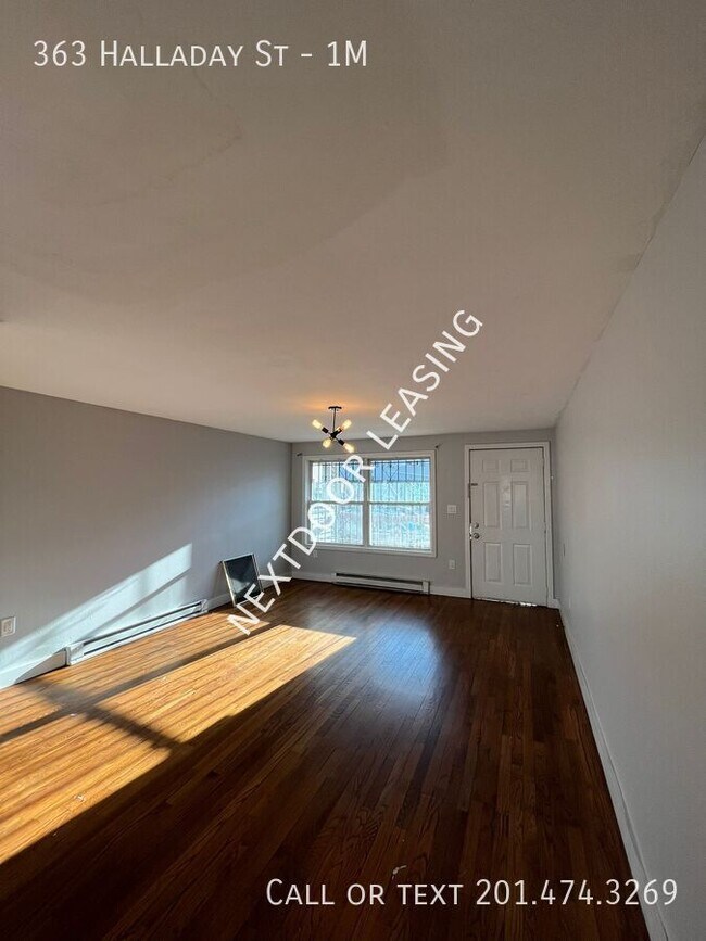 363 Halladay St in Jersey City, NJ - Building Photo - Building Photo