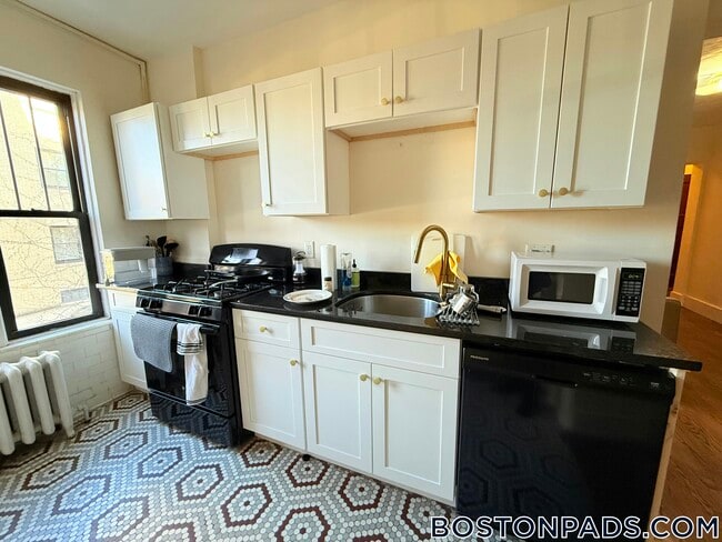 452 Park Dr, Unit 4 in Boston, MA - Building Photo - Building Photo