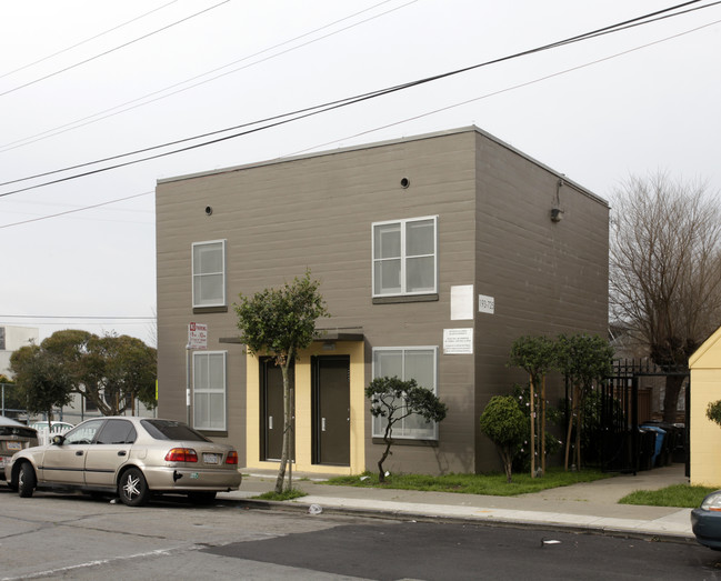 Holly Courts in San Francisco, CA - Foto de edificio - Building Photo