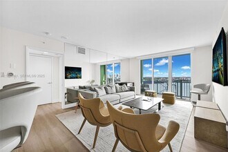 90 Alton Rd, Unit 1908 in Miami Beach, FL - Foto de edificio - Building Photo