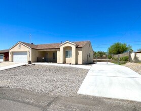 2093 Trinidad Dr in Bullhead City, AZ - Building Photo - Building Photo