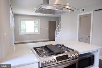 2234 Roanoke Dr in Alexandria, VA - Building Photo - Building Photo