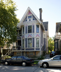 1119 E Knapp St in Milwaukee, WI - Foto de edificio - Building Photo