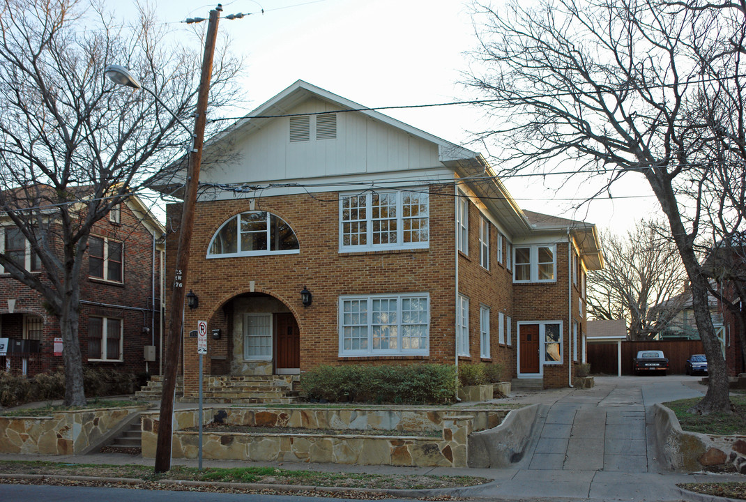 824 Blaylock Dr in Dallas, TX - Building Photo