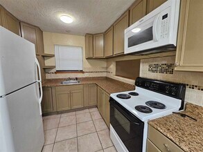 909 NE Tortoise Dr in Lawton, OK - Building Photo - Building Photo
