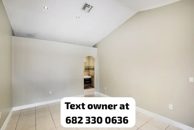 7795 SW 161st Ave in Miami, FL - Foto de edificio - Building Photo