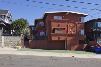 Bay View Apartments in San Diego, CA - Building Photo - Building Photo