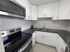 3930 Crystal Lake Dr in Pompano Beach, FL - Building Photo