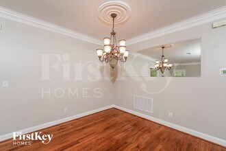 1596 Mountain Lodge Trail in Birmingham, AL - Foto de edificio - Building Photo