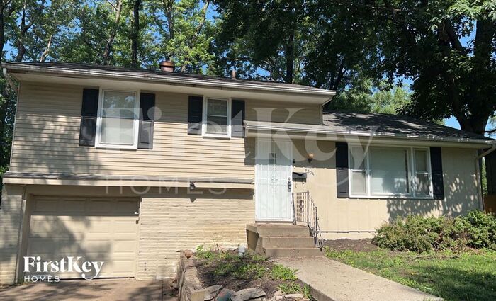 8504 Spring Valley Rd in Raytown, MO - Building Photo