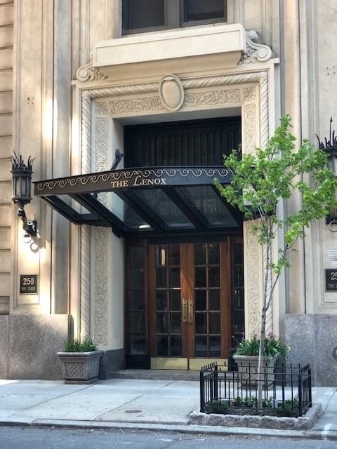 250 S 13th Street, Unit 2F, Unit 11F in Philadelphia, PA - Foto de edificio - Building Photo