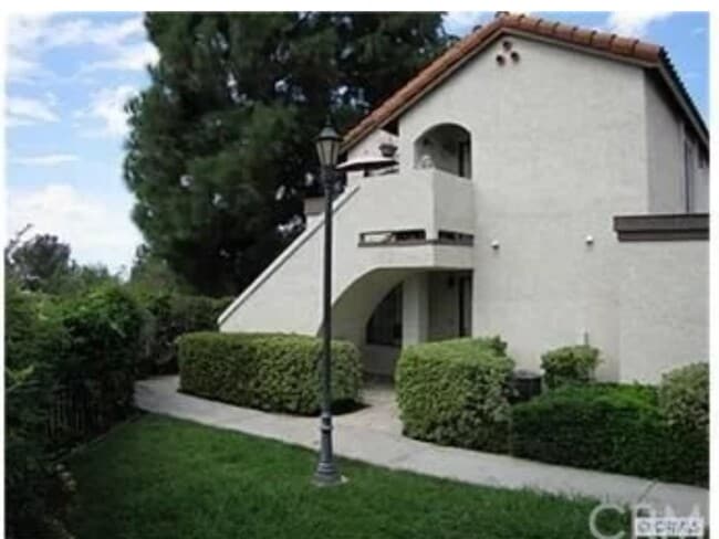 23395 La Crescenta, Unit D in Mission Viejo, CA - Building Photo - Building Photo