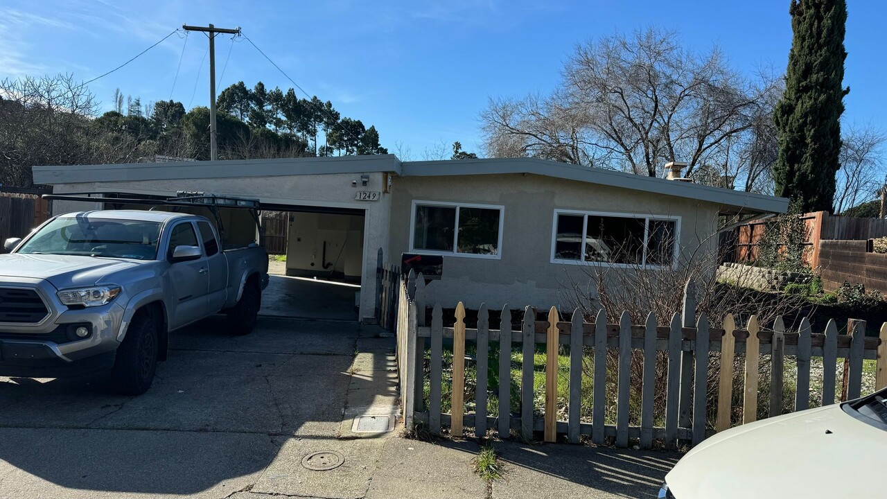 1249 Coronel Ave in Vallejo, CA - Building Photo