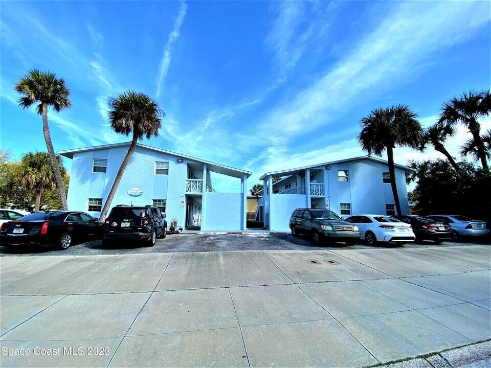 304 Buchanan Ave in Cape Canaveral, FL - Foto de edificio