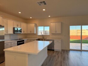 7016 Vail Rnch Rd in Roseville, CA - Building Photo - Building Photo