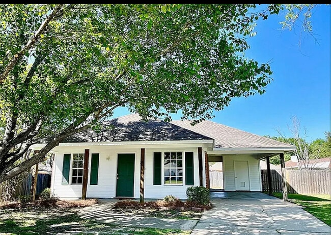 property at 206 Hummingbird Cove