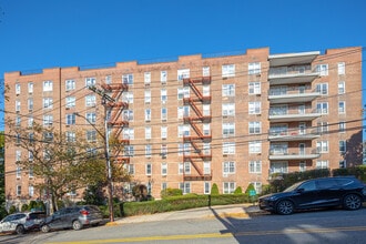 Imperial Towers in Staten Island, NY - Building Photo - Building Photo