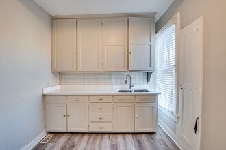 79 S 4th St in Aurora, IL - Building Photo - Building Photo