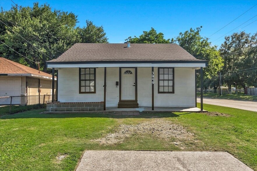 3949 Taft Ave, Unit 5033 in Groves, TX - Building Photo