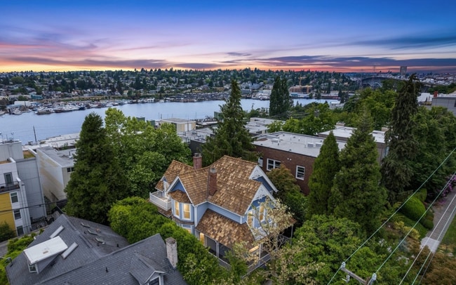 property at 2819 Franklin Ave E