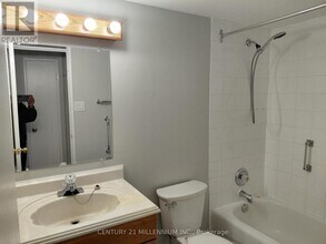 15 Kensington Rd in Brampton, ON - Building Photo - Building Photo