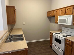 5371 Bradley Dr in Southaven, MS - Foto de edificio - Building Photo