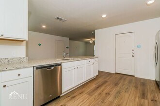 308 Sunnymeade Ln in Jarrell, TX - Building Photo - Building Photo