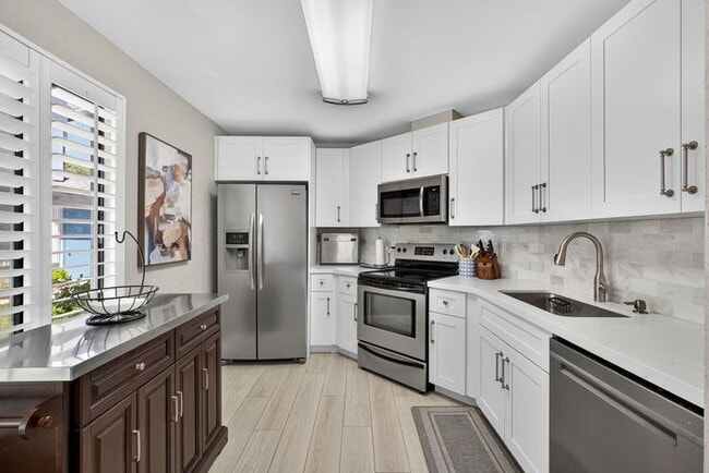 property at 406 Harbour Pointe Way