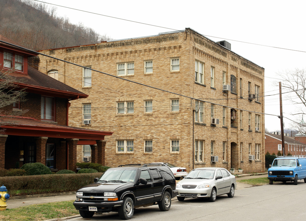 644 Stratton St in Logan, WV - Building Photo