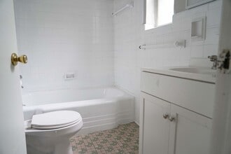 3025 Clifton Ave in Cincinnati, OH - Foto de edificio - Building Photo