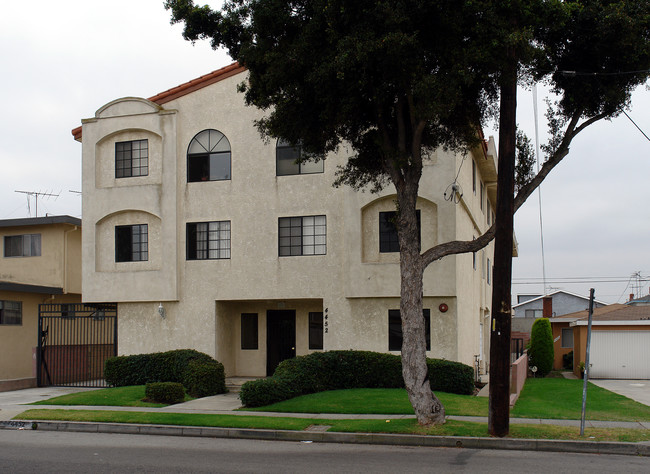 4452 W. 137th St in Hawthorne, CA - Foto de edificio - Building Photo