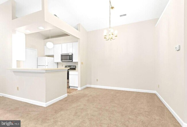 13601 Sir Thomas Way-Unit -42 in Silver Spring, MD - Building Photo - Building Photo